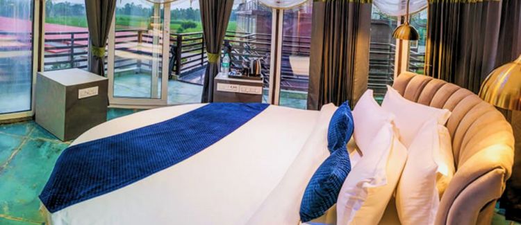 Sky View Glass Suite