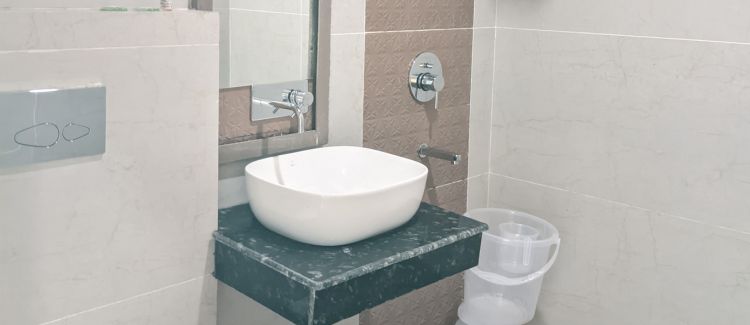 Luxury Cottage Garden Side