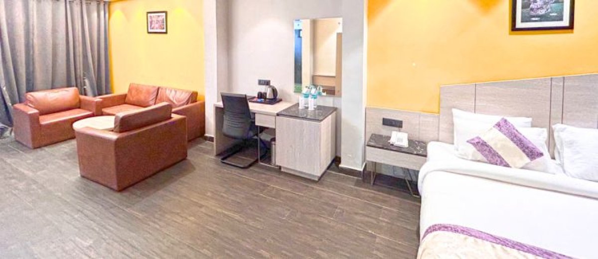 Royal Jacuzzi Suite Room