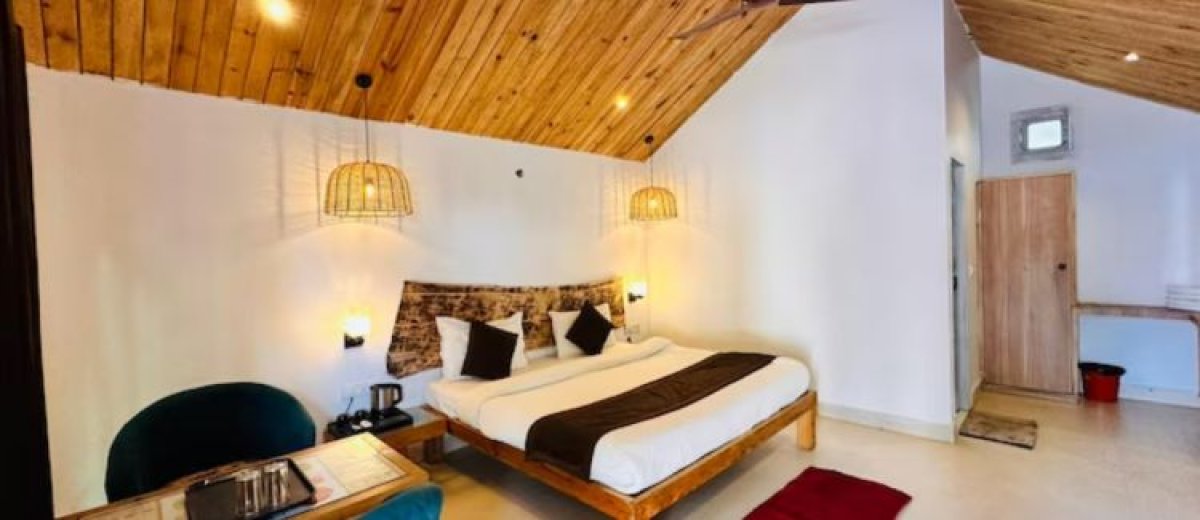 Luxury Cottage Pool Side