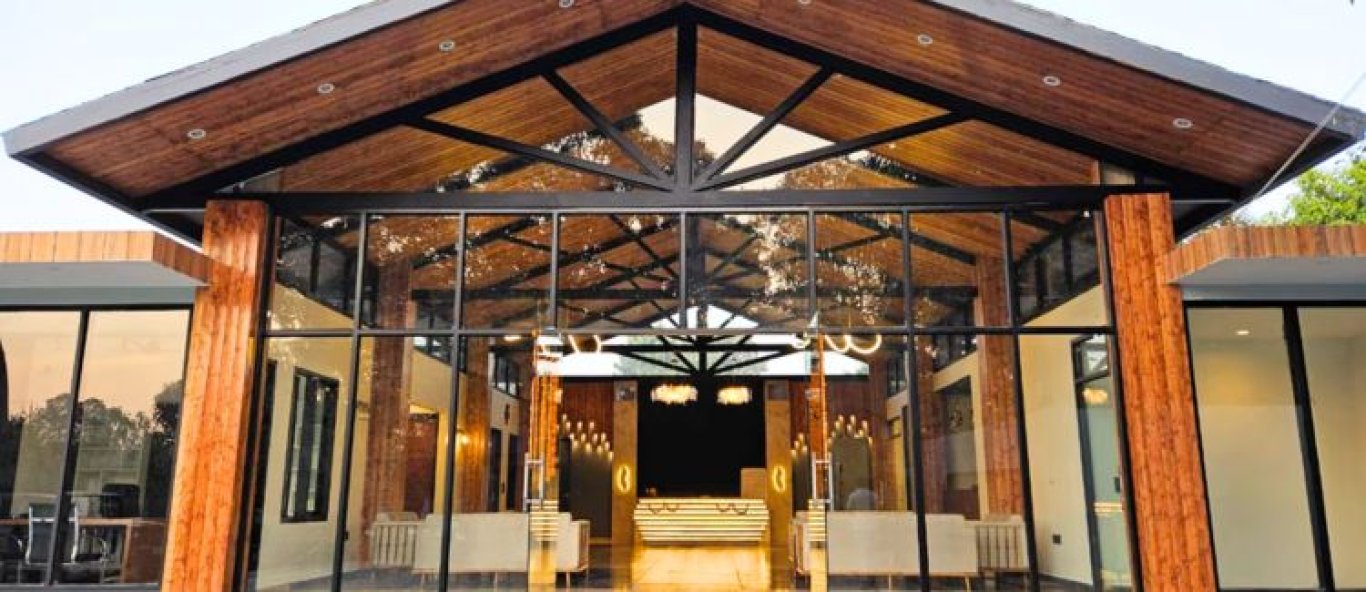  Corbett Machaan Resort 