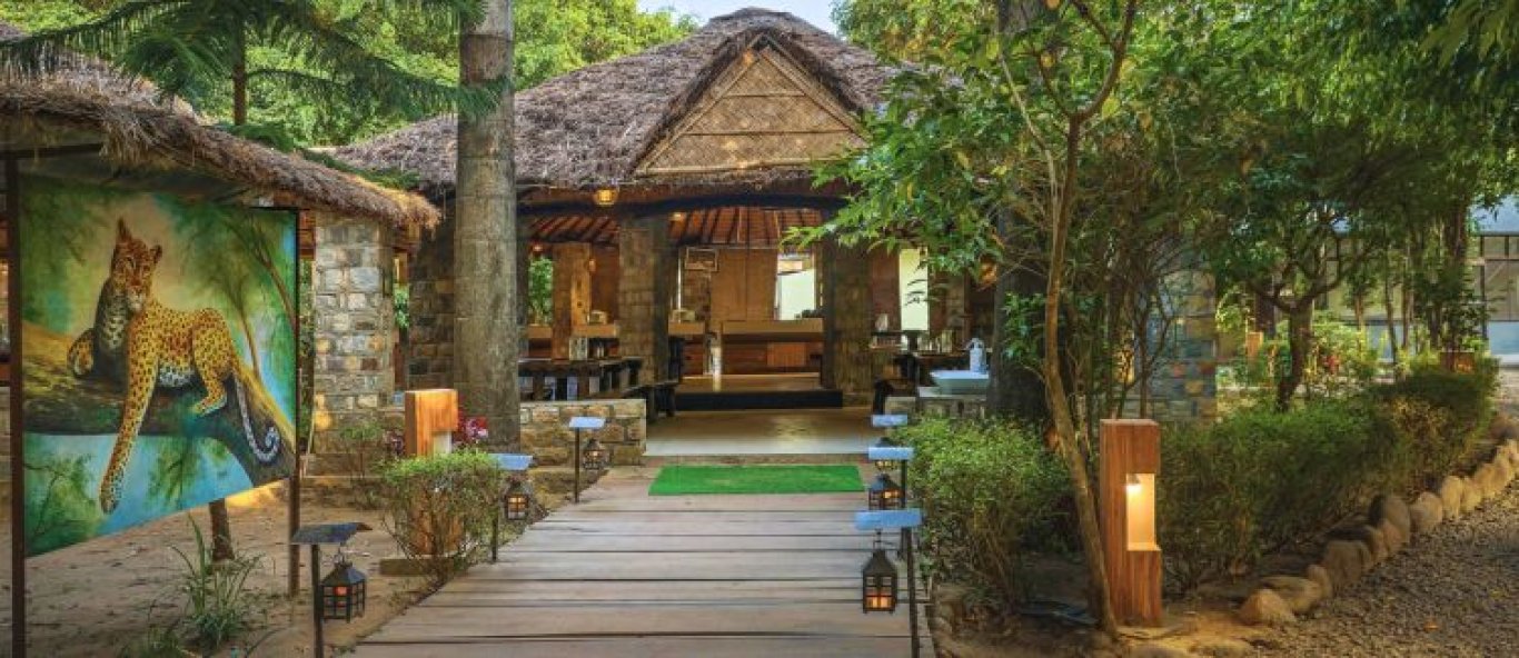  Corbett Machaan Resort 