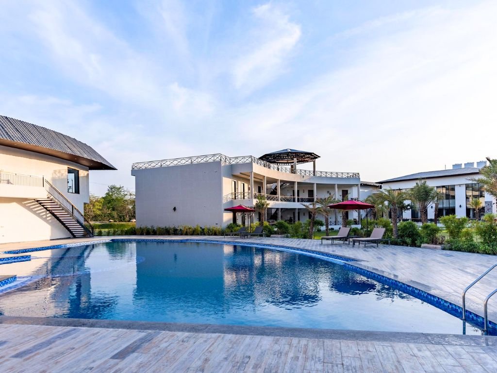  Shervani Pebbles & Pines Corbett