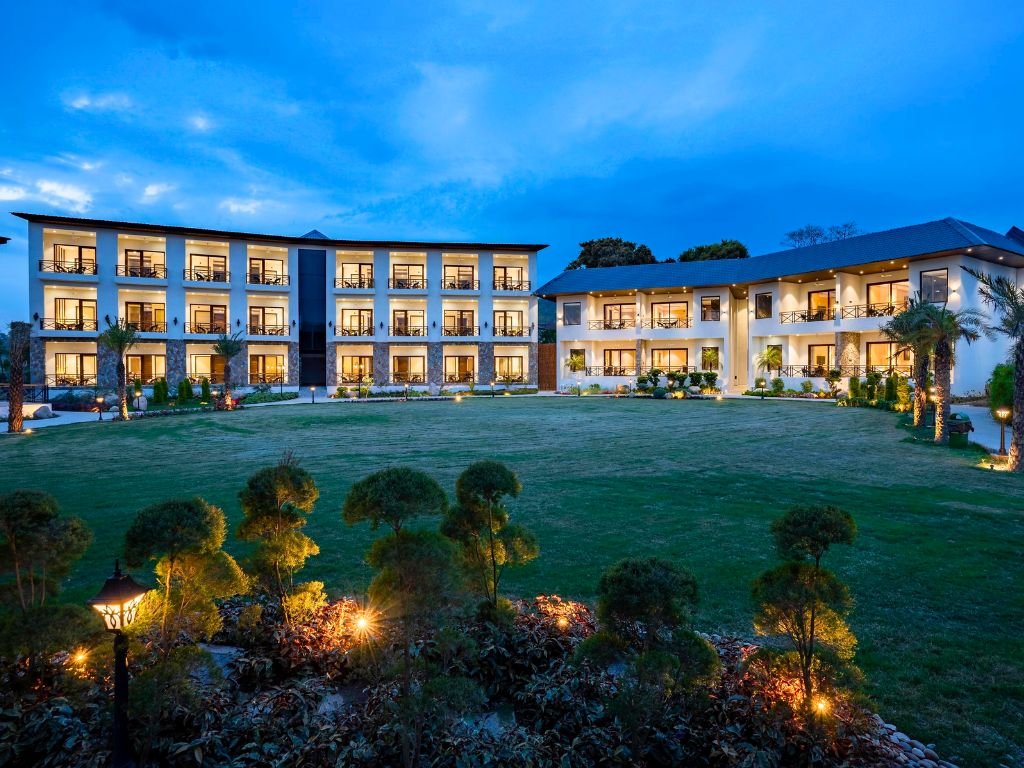  Shervani Pebbles & Pines Corbett