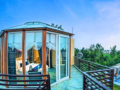 Sky View Glass Suite