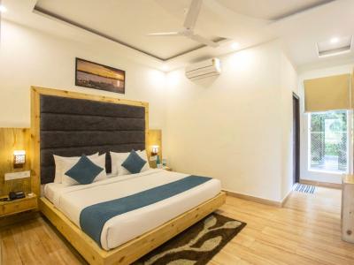 Luxury Room with Bathtub