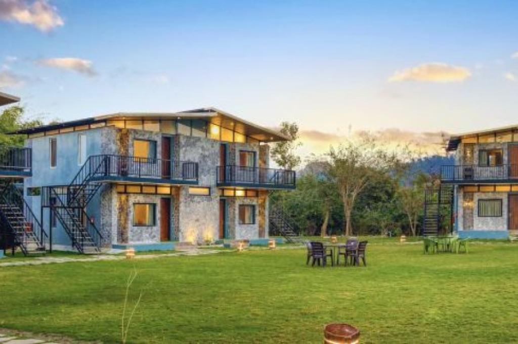  Corbett Machaan Resort 