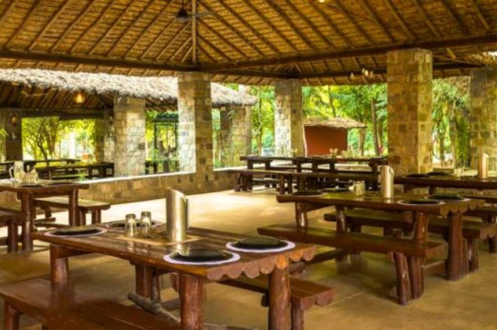  Corbett Machaan Resort 