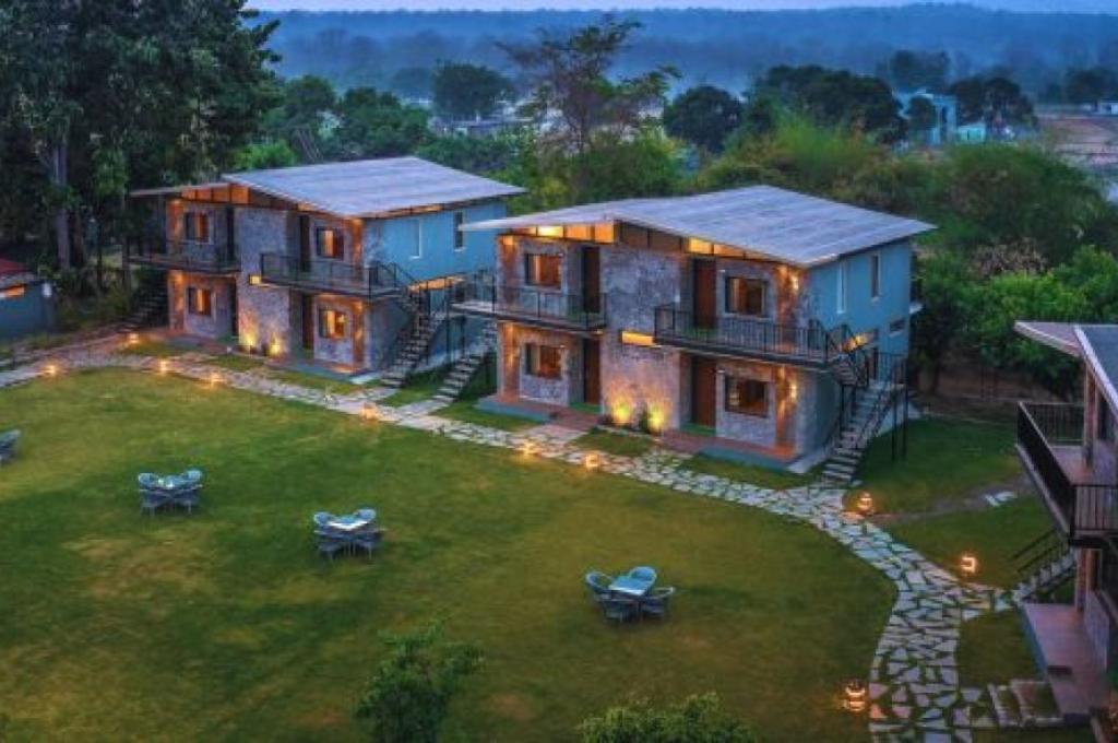  Corbett Machaan Resort 