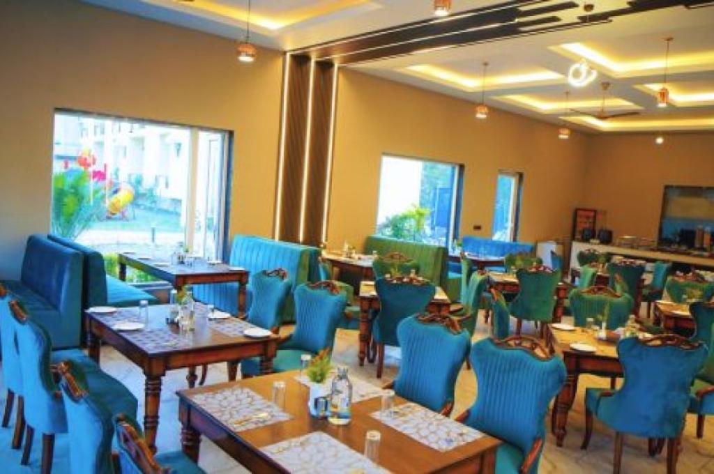 Corbett Mango Bloom River Resort 