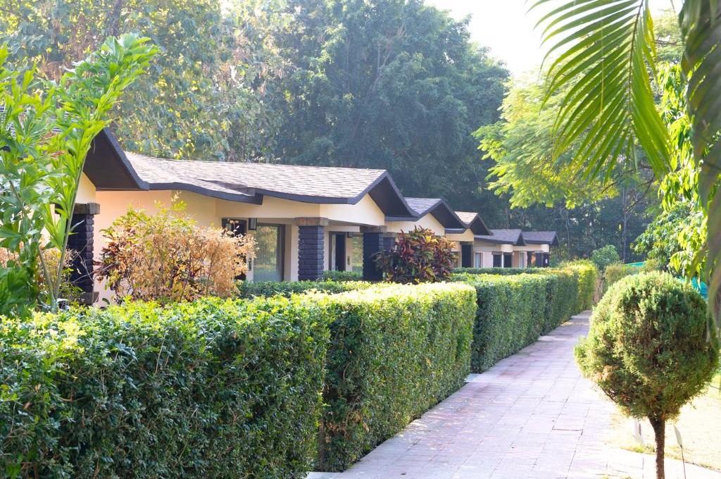 Manu Maharani Resort Corbett