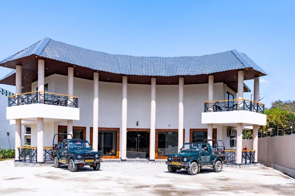  Shervani Pebbles & Pines Corbett