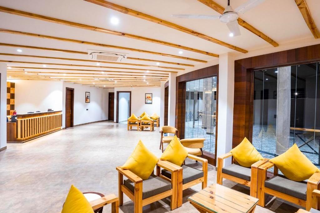  Shervani Pebbles & Pines Corbett