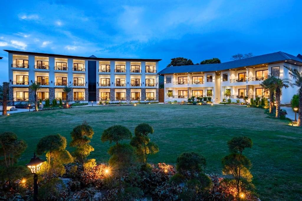  Shervani Pebbles & Pines Corbett