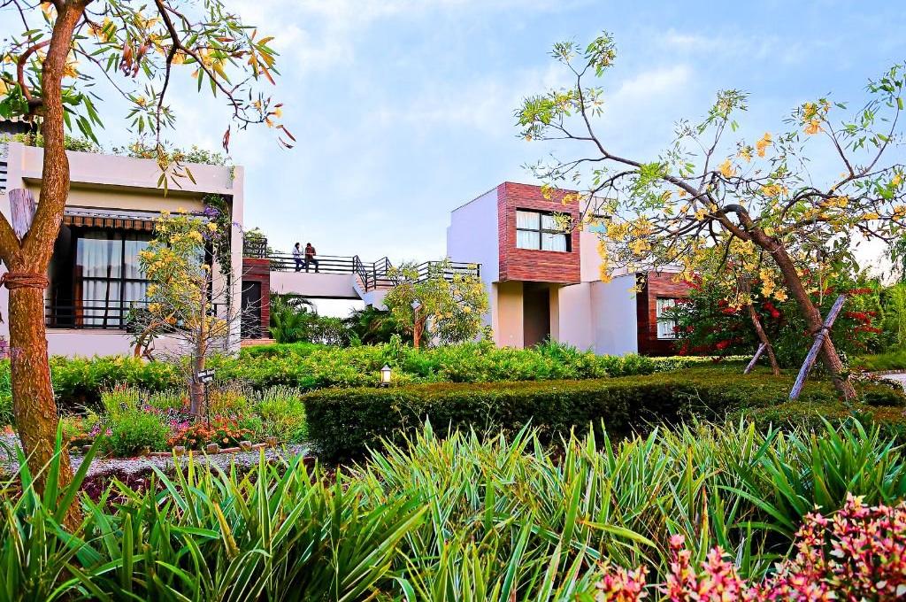 The Golden Tusk Resort Corbett 